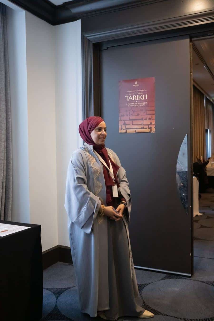 Accueil des participantes devant l'affiche TARIKH